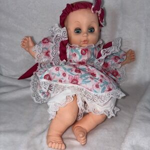 Vintage 80s Uneeda doll company Vinyl Head Sleepy Blue Eyes Original Outfit